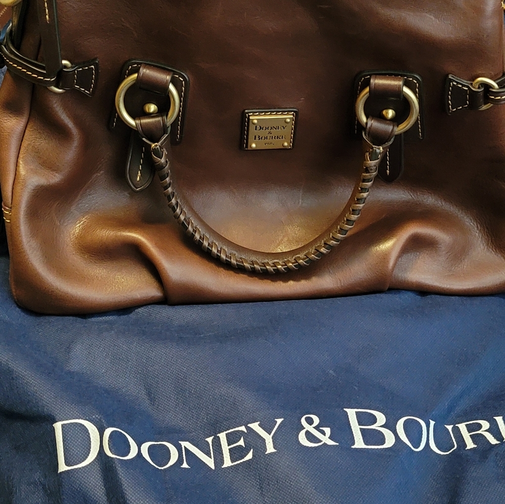 Handbag w/ matching wallet